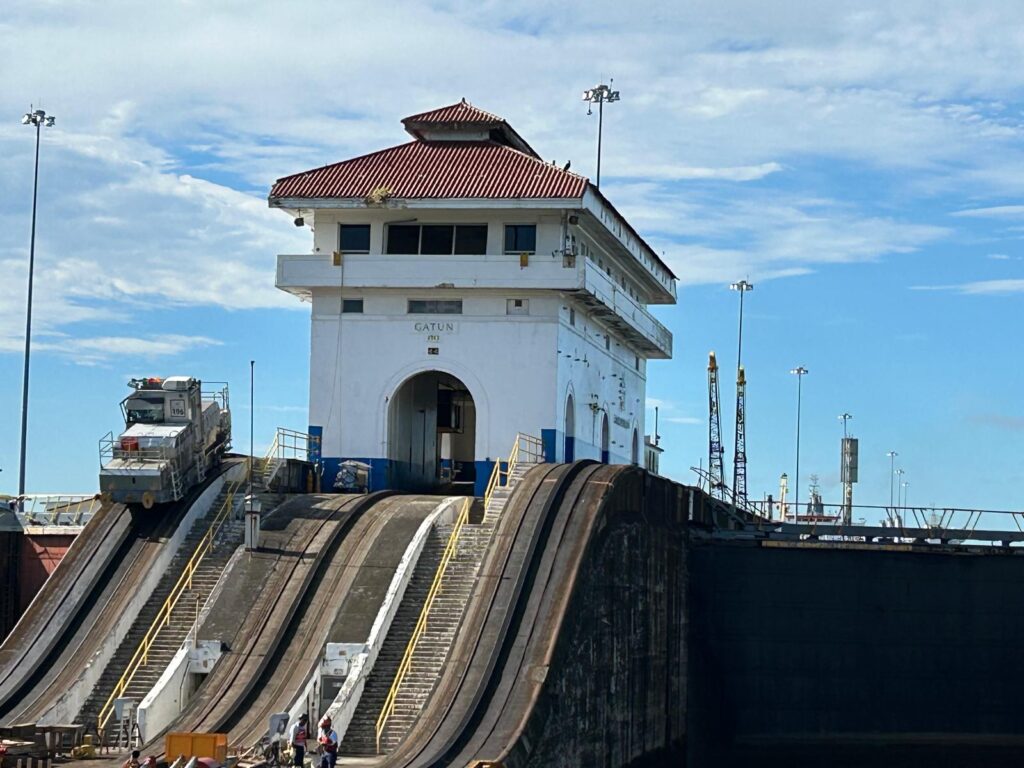 Cruzando el Canal de Panamá 