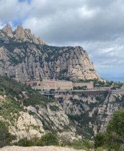 Visitando el Monasterio de Montserrat Durante mi Visita a Barcelona, España